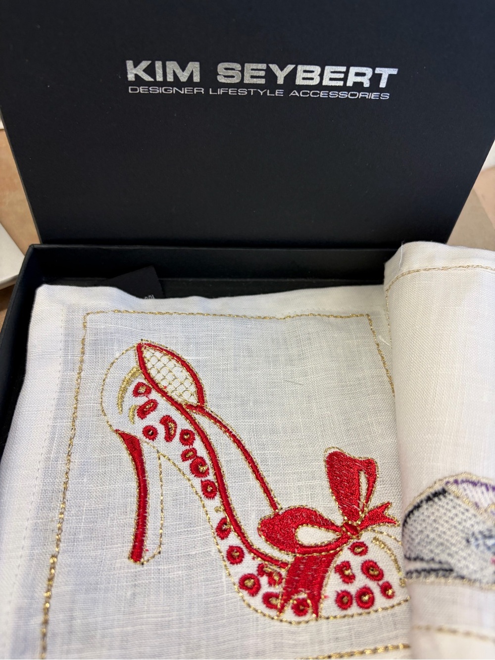 Kim Seybert Embroidered High Heel Linen Cocktail Napkins - Picture 6 of 7